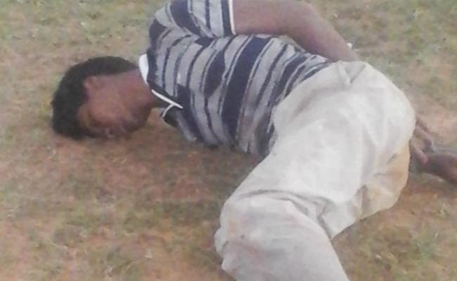 दुमका : आठ वर्षीया बच्ची के अपहरण व हत्या के बाद ग्रामीणों ने पीट-पीट कर युवक को मार डाला