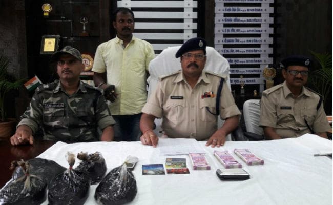 खूंटी पुलिस ने छापामारी कर जब्त किये छह लाख नकद व सवा पांच किलो अफीम