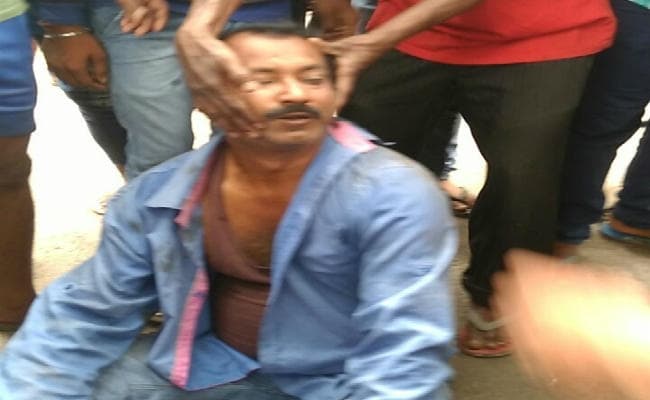 एक ओर मोदी साबरमती में गोरक्षकों को चेता रहे थे, दूसरी ओर रामगढ़ में लोगों की पिटाई से एक की मौत