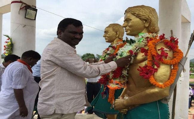 हूल दिवस : भोगनाडीह में अमर बाउरी ने गरीब कल्याण मेला का किया उद्घाटन