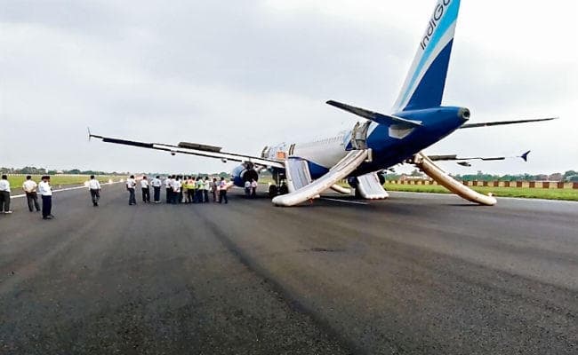 पटना एयरपोर्ट के रनवे पर इंडिगो विमान के इंजन में विस्फोट, बाल-बाल बचे 174 यात्री, रांची एयरपोर्ट पर फंसे लालू प्रसाद, देखें वीडियो