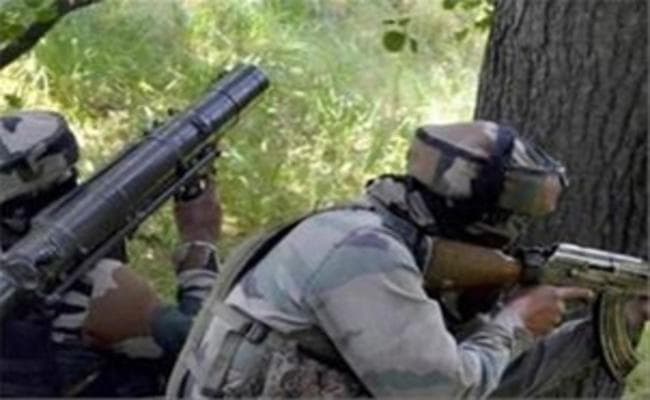 J&K: सुरक्षा बलों के घेरे में फंसा लश्कर का टाॅप आतंकी कमांडर: पुलिस