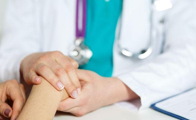 डॉक्टर्स डे आज : दक्षता-विश्वास से होगा सस्ता इलाज