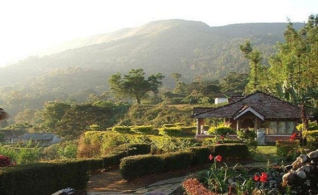 माॅनसून में  प्रकृति के अनुपम सौंदर्य का मजा लेना है तो ,कर्नाटक की वादियों को है आपका इंतजार