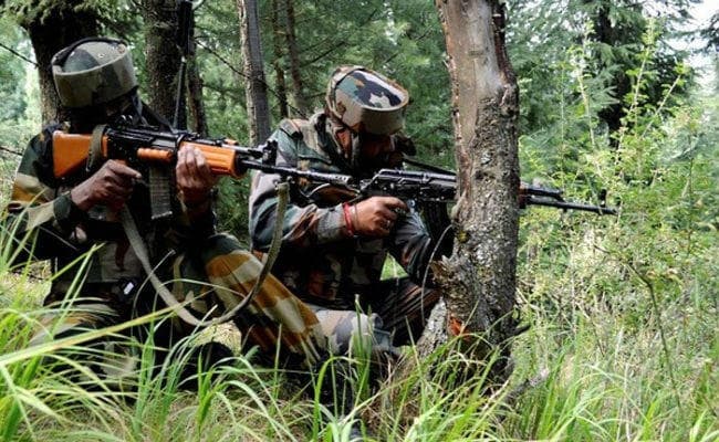 चाईबासा के कुचाई के ट्राई जंक्शन में पुलिस और नक्सलियों के बीच मुठभेड़, दो नक्सली ढेर