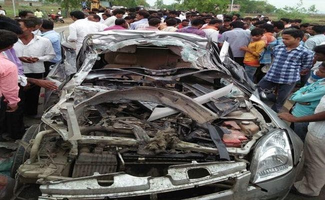 औरंगाबाद : खड़े ट्रक में इंडिगो ने मारी टक्कर, दो की मौत