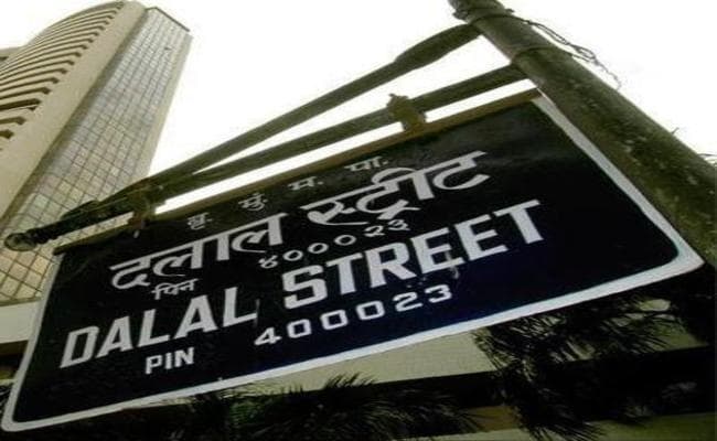 जीएसटी को देख झूमा बाजार, सेंसेक्स ने लगायी 300 अंकों तक छलांग