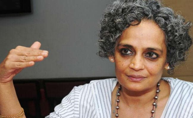 सुप्रीम कोर्ट ने अरुंधती राय के खिलाफ बंबई हाईकोर्ट में अवमानना कार्यवाही पर लगायी रोक