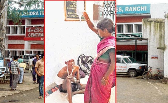 जमीन पर बिस्तर, पत्नी का हाथ बना स्लाइन स्टैंड, ये है रिम्स की व्यवस्था