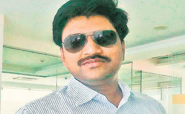 सफलता का आनंद लें, उसके बोझ तले नहीं दबें