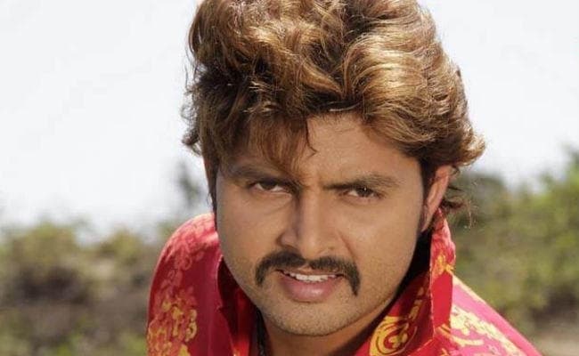 लोक गायक और अभिनेताओं को कड़ी टक्‍कर दे रहे विक्रांत सिंह राजपूत और चिंटू पांडेय