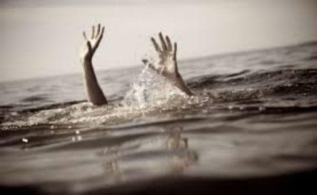 सरायकेला : घूमने निकले दो छात्र पानी में बहे