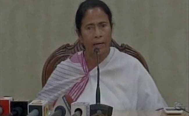 ममता बनर्जी का बड़ा आरोप, कहा - गवर्नर केसरीनाथ त्रिपाठी ने मुझे फोन पर धमकाया