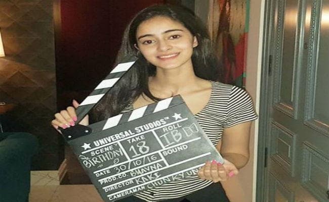 PICS : #JhanviKapoor और #SaraAliKhan को पीछे छोड़ चंकी पांडे की बेटी बनी #KaranJohar की #StudentOfTheYear2...!