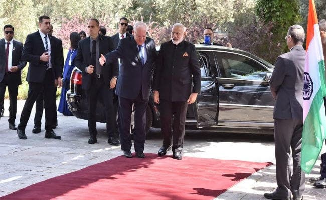 IN PICS: इस्राइली राष्‍ट्रपति ने भी तोड़ा प्रोटोकॉल, बोले पीएम मोदी- ''आई'' फॉर ''आई'' = इंडिया फॉर इस्राइल