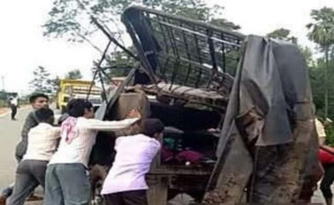 घाटशिला में कमांडर-ट्रेलर की टक्कर में दो महिला समेत पांच लोगों की मौत, तीन घायल