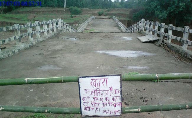गुमला : मॉनसून की पहली बारिश में ही 1.12 करोड़ का पुल ध्वस्त, 2016 में ही बना था पुल