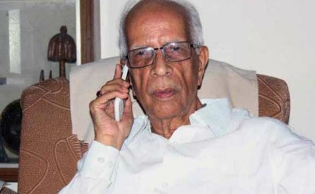 पश्चिम बंगाल के राज्यपाल ने मुख्यमंत्री पर किया पलटवार, राजनाथ ने दोनों से की बात