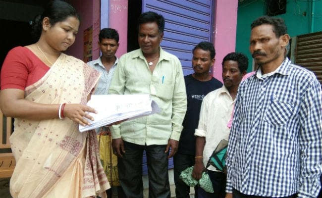 चाईबासा : पशुधन ऋण मिला नहीं और किसानों को थमा दिया पैसा जमा करने का नोटिस