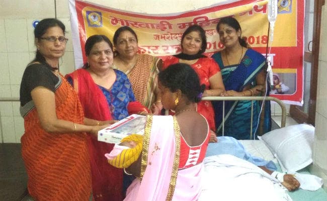जमशेदपुर : ”बेटी बचाओ, बेटी पढ़ाओ” के तहत नर्सिंग होम में कन्‍या जन्‍मोत्‍सव मनाया