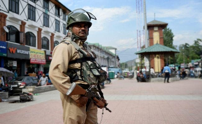 कश्मीर में सोशल मीडिया साइटों को बंद रखने का निर्देश, सुरक्षा बढ़ायी गयी