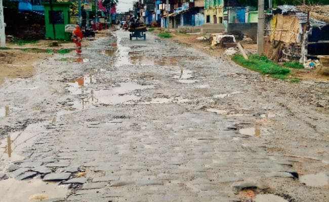 सिल्क सिटी का एनएच अब नहीं कहलायेगा लाइफलाइन, एनएच विभाग ने पीडब्ल्यूडी को 
किया हैंडओवर, 37 करोड़ से सुधरेगी हालत