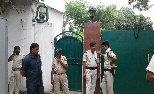 राजद कार्यकर्ताओं का आरोप, लालू के ठिकानों पर छापेमारी सीबीआइ की साजिश, रैली होकर रहेगी