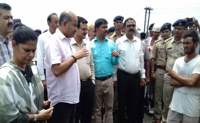 भूमिगत आग से प्रभावित क्षेत्र को खाली कराया जायेगा, मुख्य सचिव ने कोयला सचिव के साथ क्षेत्र का दौरा किया