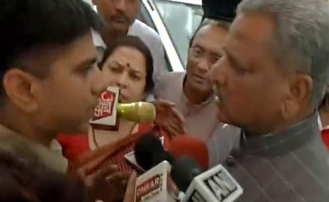 बशीरहाट जाने से रोका, तो नेता ने खोया आपा, कहा : हम सांसद हैं पता है आपको? प्रिविलेज मोशन आ जायेगा, तो आप मर जाओगे