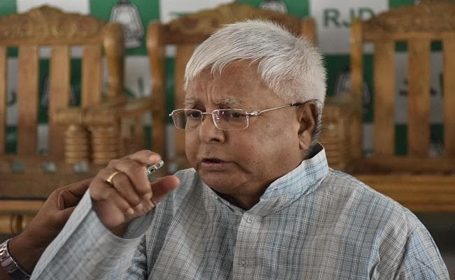 महागठबंधन में एकजुटता प्रदर्शित करने के लिए लालू से मिले कांग्रेस के नेता, जदयू अभी भी चुप