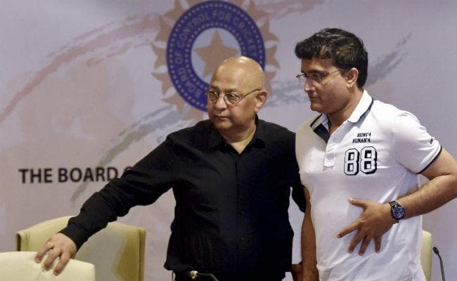 टीम इंडिया के कोच की नियुक्ति फिलहाल रुकी, कोहली को गांगुली का कड़ा संदेश, शास्त्री रेस में पिछड़े