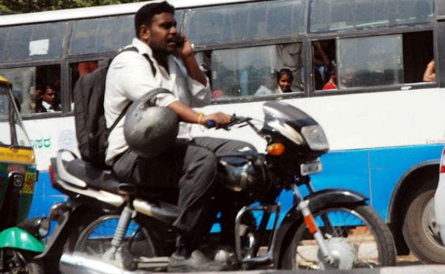 हजारीबाग : बिना हेलमेट 300 लोग पकड़ाये, जुर्माना भरने के बाद लेना पड़ा फिल्मी ज्ञान