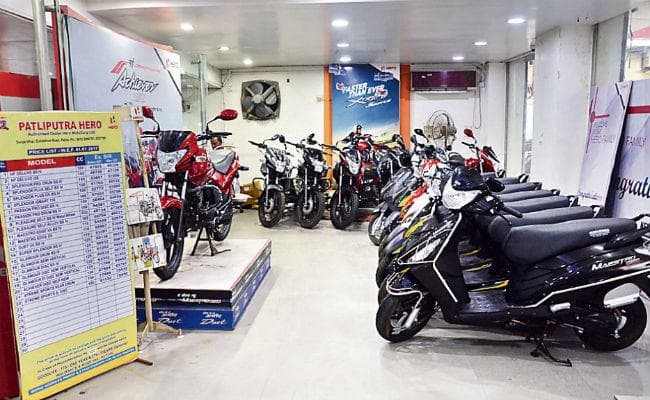 जीएसटी के बाद बाइक के दाम घटे, फिर भी ग्राहक नदारद