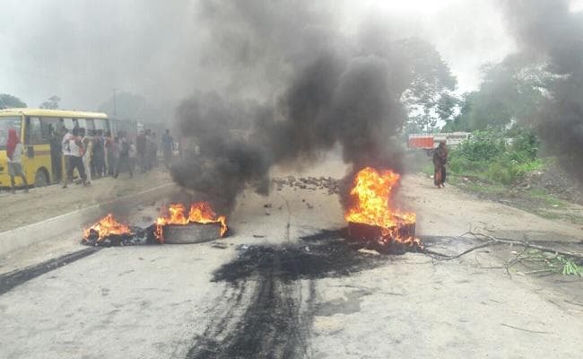 VIDEO : बिहार के छपरा में अवैध वसूली के विरोध में सड़क जाम, वार्ता करने गये सदर CO पर जानलेवा हमला