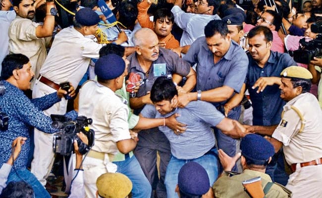 मीडियाकर्मियों से मारपीट के बाद किया ट्वीट कहा, मीडिया से मेरा व्यवहार दोस्ताना : तेजस्वी