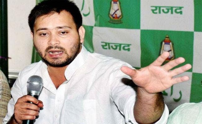 तेजस्वी ने दी सफाई : तब मूंछ भी नहीं थी, घोटाला कैसे करूंगा