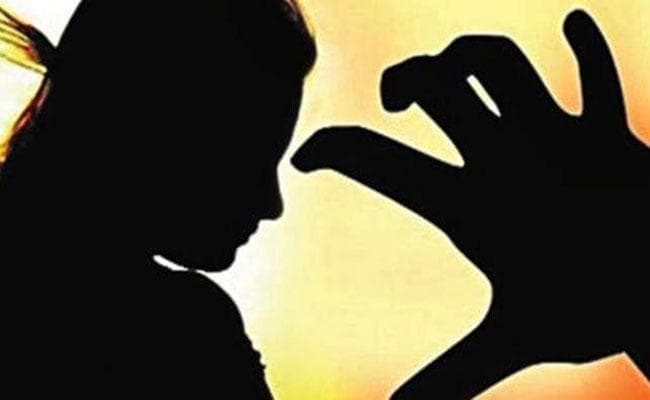 दुष्कर्म के बाद छात्रा को बेचने की कोशिश
