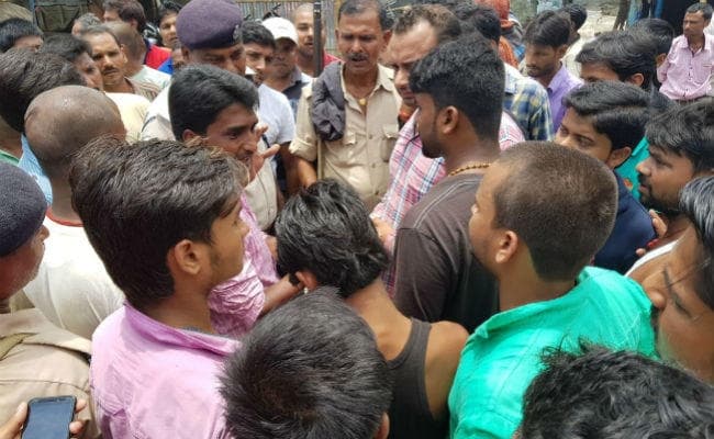 फेसबुक पर महादेव-पार्वती की विवादित तस्वीर पोस्ट, तनाव का माहौल, बाजार रहे बंद