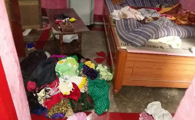 OMG! : घर में जबरन घुसे डकैत, पांच महीने की बच्ची की कनपट्टी पर बंदूक सटायी और लाखों की संपत्ति लूट ली