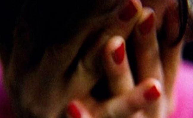 माकपा नेता के पुत्र ने छात्रा संग की अश्लील हरकत