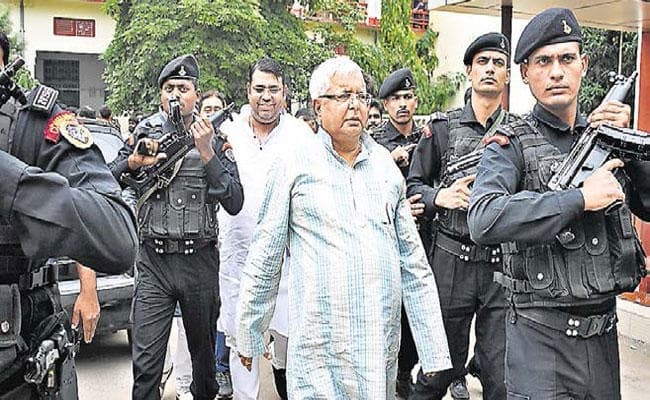 तेजस्वी के इस्तीफे के सवाल पर भड़के लालू , कहा- आप जितवाये हैं क्या ?