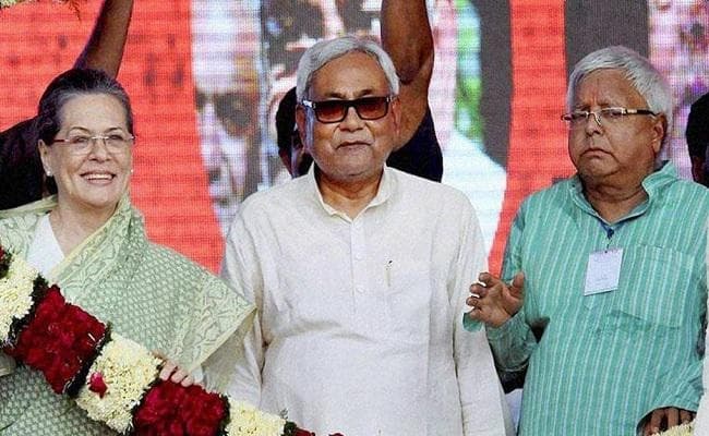 जदयू-राजद में बढ़ी तकरार के बीच महागठबंधन बचाने को सोनिया ने की नीतीश-लालू से बात