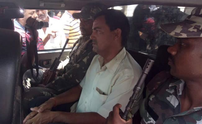 2,000 रुपये घूस लेते रोजगार सेवक गिरफ्तार