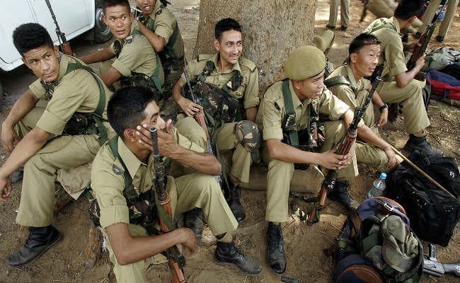 "तीन पुलिसकर्मियों के जिम्मे 24 घंटे थाना छोड़ देते हैं, आत्महत्या नहीं करेगा तो क्या करेगा"