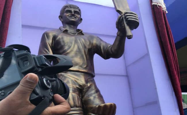 कोच विवाद के बीच कांसा के बने गांगुली