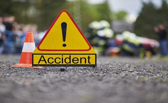 बस-स्कॉर्पियो की टक्कर में दो महिलाओं समेत चार की मौत