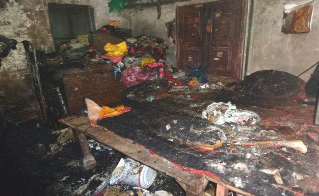 भाई ने भाई को सपरिवार निद्रावस्था में ही जला कर मार डाला, चार लोगों की हुई मौत