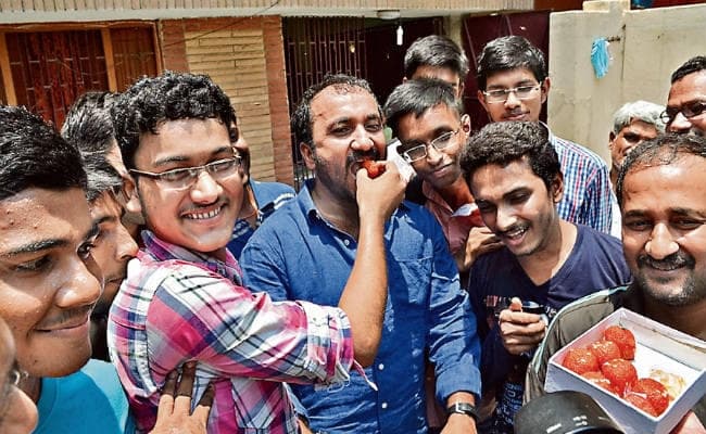 पढि़ए अंडा बेचनेवाले के बेटे अरबाज आलम के शून्य से शिखर तक पहुंचने की कहानी