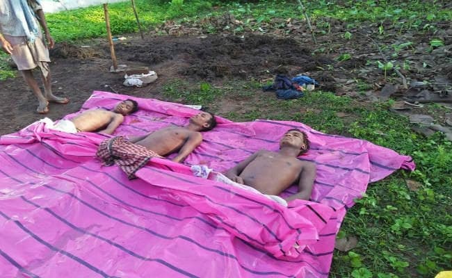 सिमडेगा : हॉकी मैच के दौरान वज्रपात, एक ही गांव के तीन युवकों की मौत