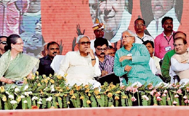 तमाम आरोपों से जूझता विपक्ष